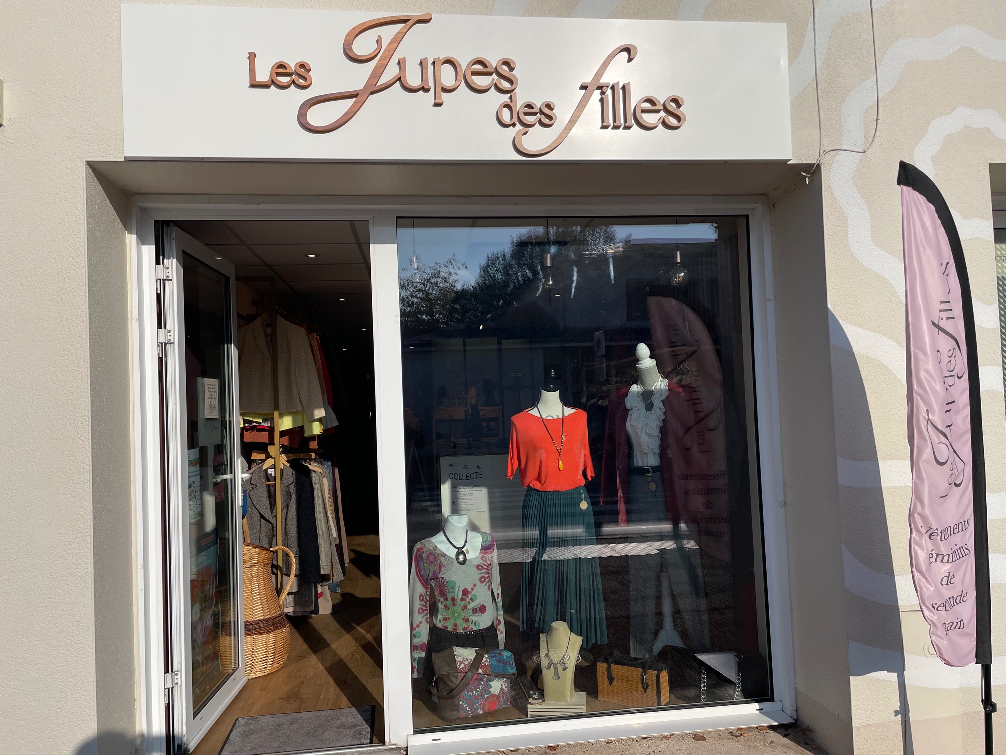 Devanture de la boutique de mode féminine